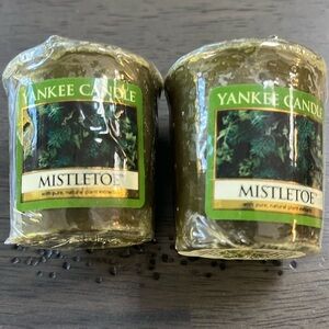 🆕 Yankee Candle - Mistletoe - sampler size candle. Votive candle. Set of 2.